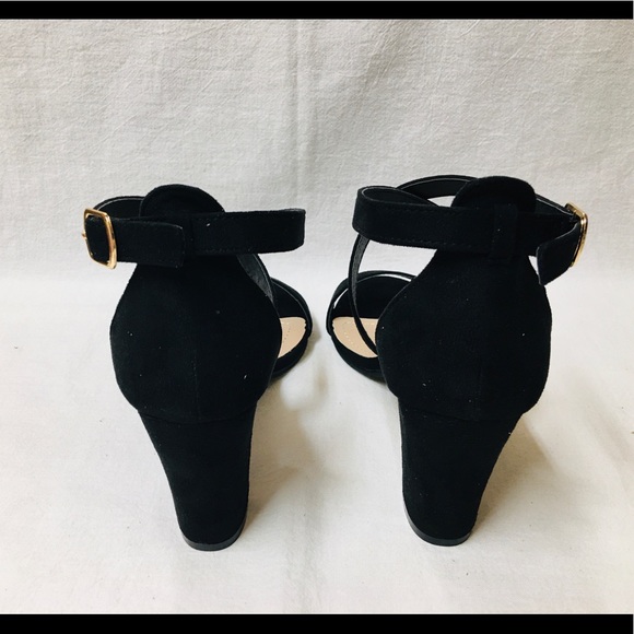 NWOT Women’s Trary Ankle Strap Black Suede Heels - Picture 3 of 4